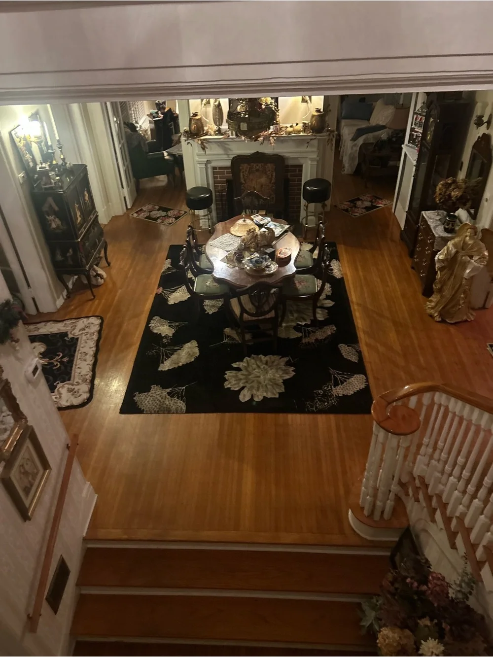 Classic Black and Gold Dining Room Rug - Elegant Home Dining Accent